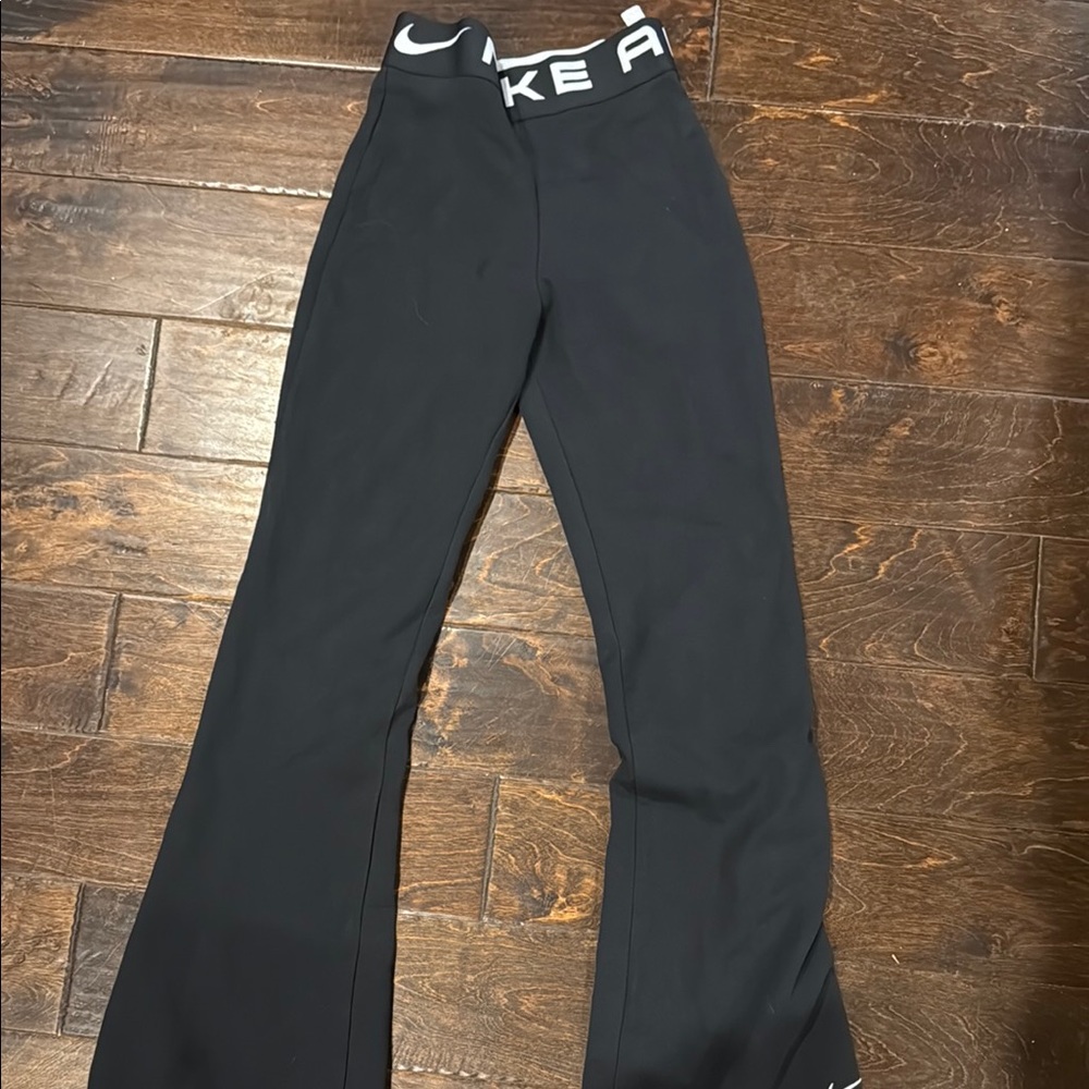 Nike Women’s Black Flare Leggings